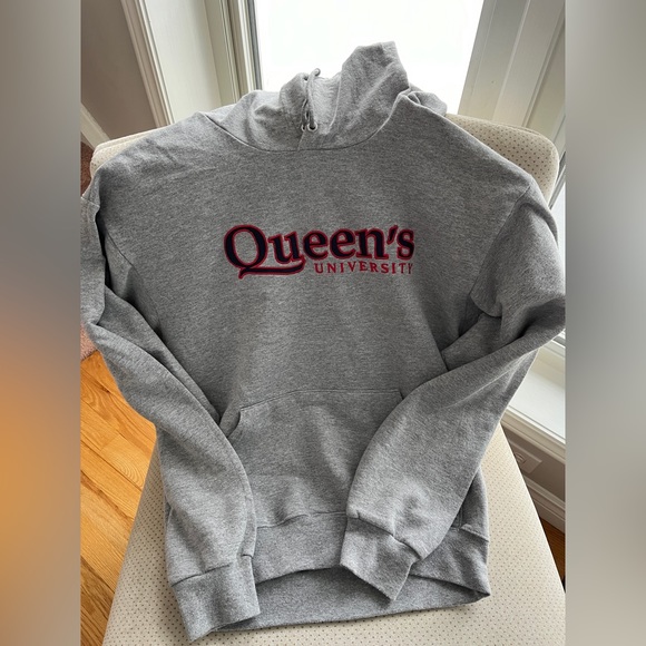 Queen’s University Hoodie Size Small - Picture 1 of 3